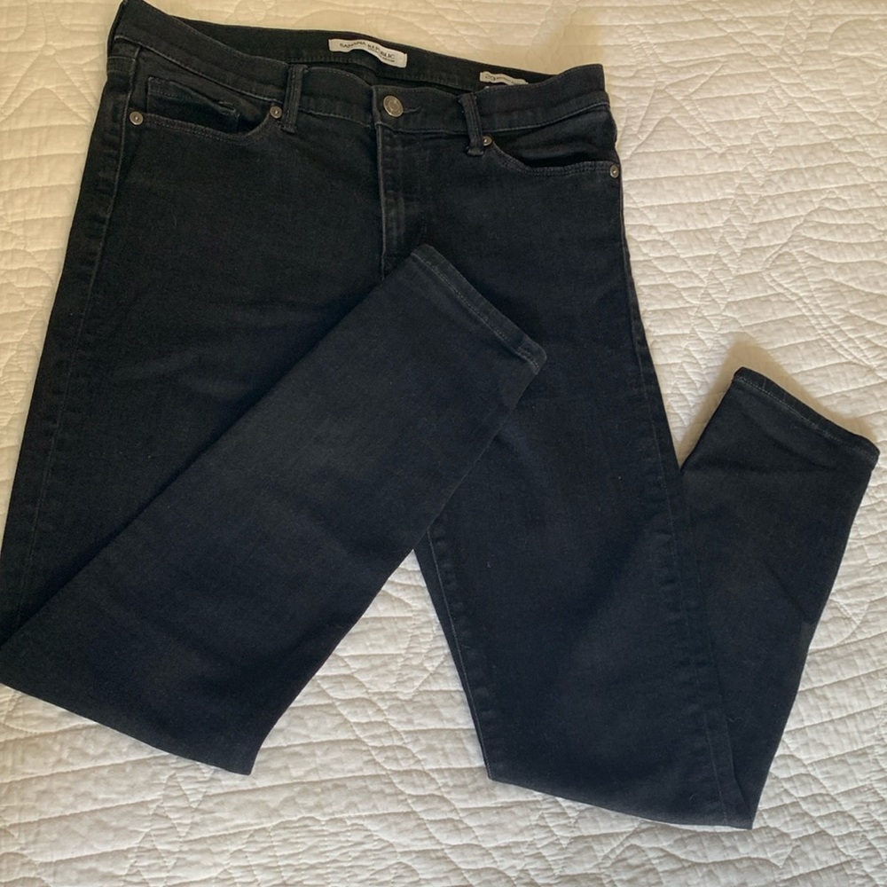 Banana Republic Black skinny ankle jeans in size 29.
